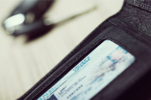 Tampa CDL DUI lawyer represented through a close-up of a commercial driver’s license inside a wallet next to vehicle keys.