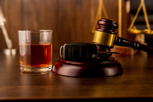 Types of alternative DUI sentencing in FL shown through a gavel, car keys, and a glass of alcohol symbolizing DUI penalties and legal options.